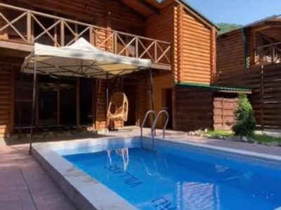 Բացօթյա լողավազանով և շոգեբաղնիքով քոթեջ Դիլիջանում 4 սենյակ