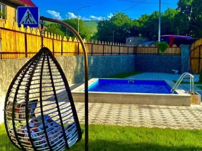 Բացօթյա լողավազանով առանձնատուն Գառնիում 3 սենյակ