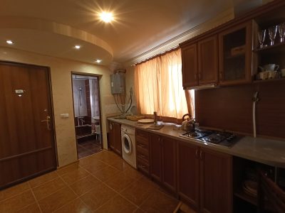 Փոքր քոթեջ Դիլիջանում ՝ Հրապարակի մոտ 3 սենյակ