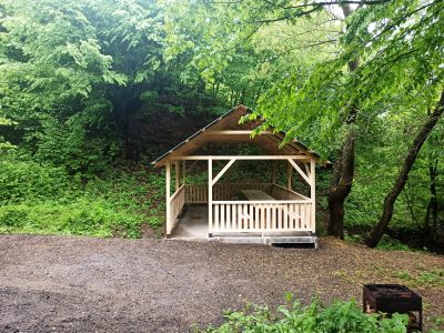 Տաղավարներ Դիլիջանում անտառի մեջ Պարզ լճին մոտ