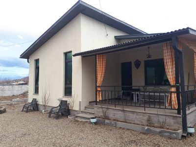 Առանձնատուն Ստեփանավանում 3 սենյակ բաց պատշգամբ լողավազան