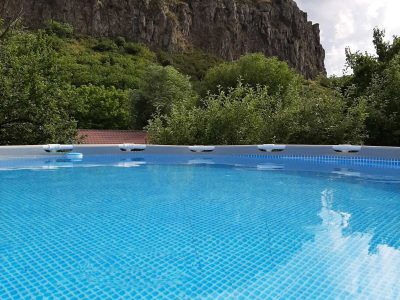 Առանձնատուն Բջնիում գետին մոտ 5սենյակ, բուխարի, լողավազան, թենիս