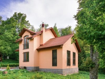 Առանձնատուն Պարզ լճի ճանապարհին պատշգամբով բուխարիով 4 սենյակ