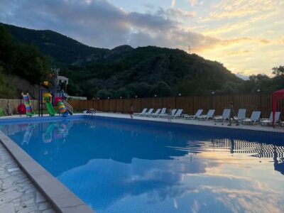 Տաղավարներն Գոշ գնացող ճանապարհին ✅Լողավազան ✅Շոգեբաղնիք ✅Մանկ․ խաղահրապարակ ✅ՍՈՑ ՓԱԹԵԹ