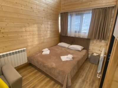 Եռանկյունի քոթեջ ԾԱՂԿԱՁՈՐՈՒՄ