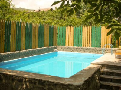 Քոթեջ գետի ափին , ՏԱՂԱՎԱՐ ԼՈՂԱՎԱԶԱՆ